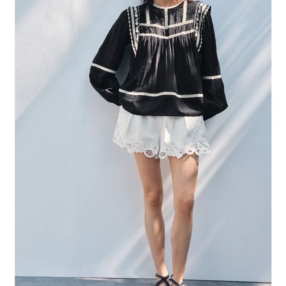 ZARA CONTRAST EMBROIDERED BLOUSE  SIZE s